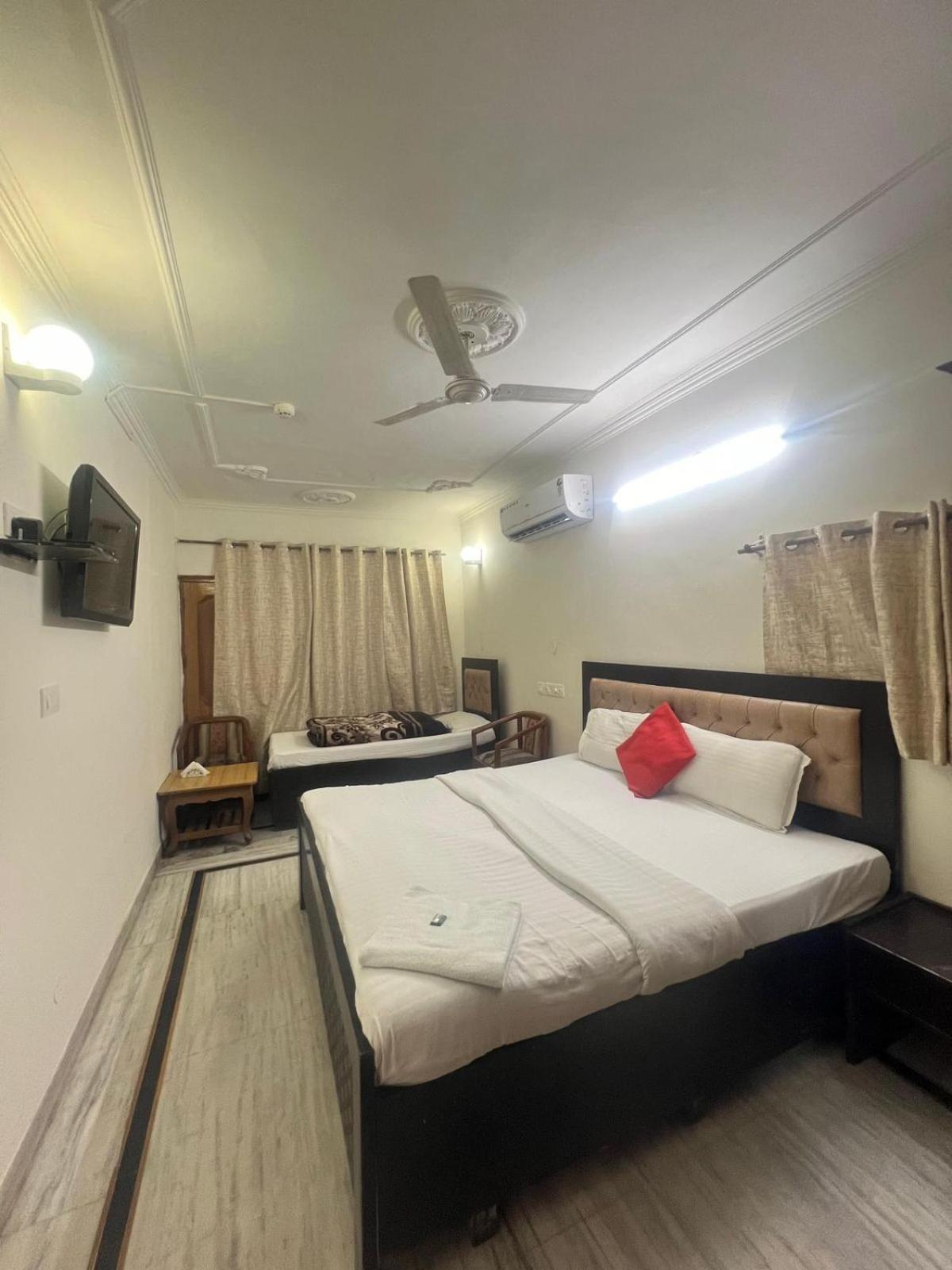 Hotel Majestic Chandīgarh エクステリア 写真