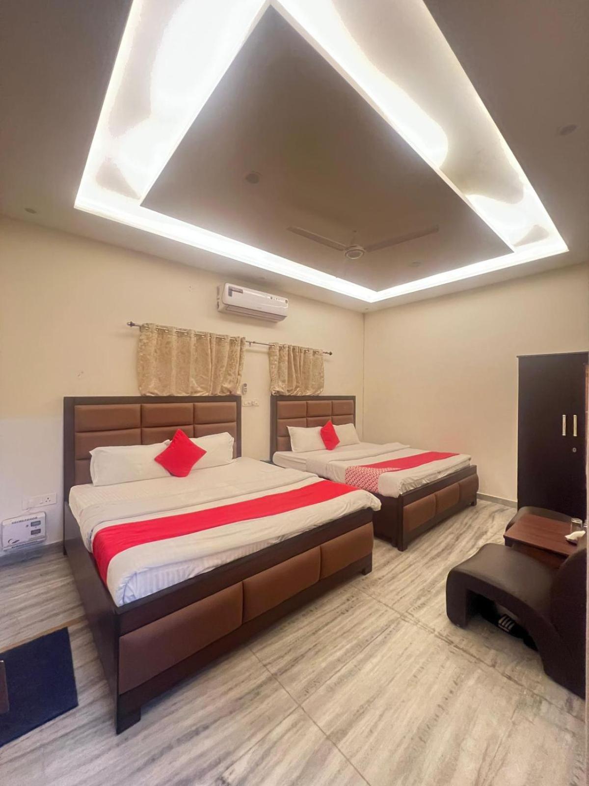 Hotel Majestic Chandīgarh エクステリア 写真